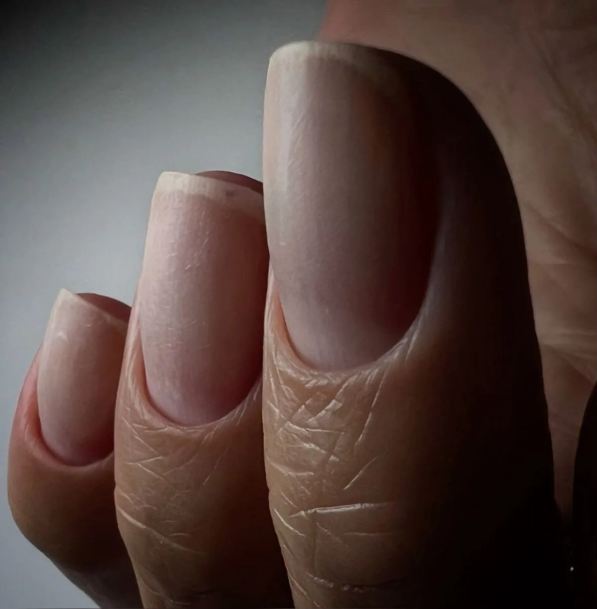 Ongles naturels préparés en manucure combinée